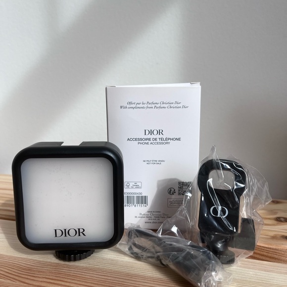Dior LED Phone Light - Picture 2 of 3
